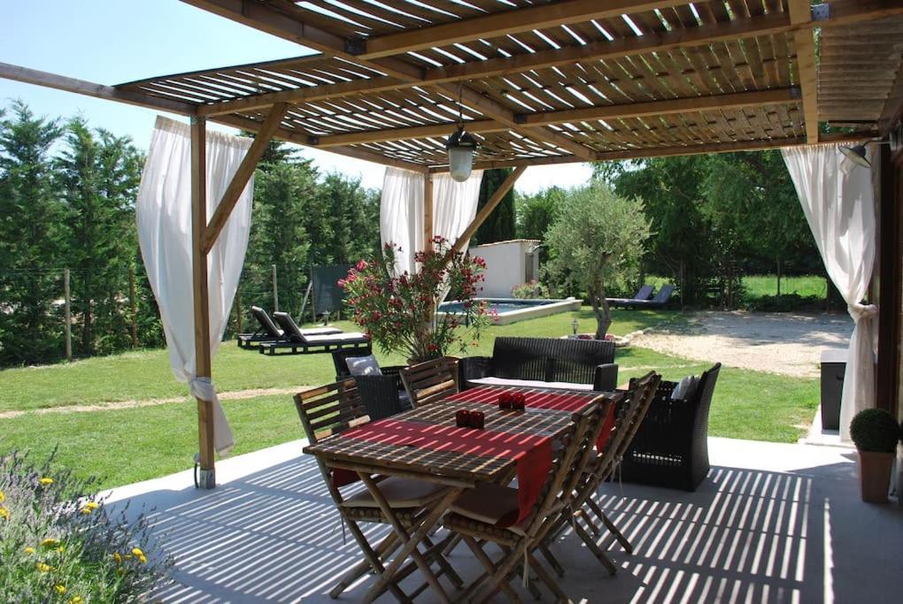 Le Cabanon Tendance Du Luberon Merindol Exterior photo