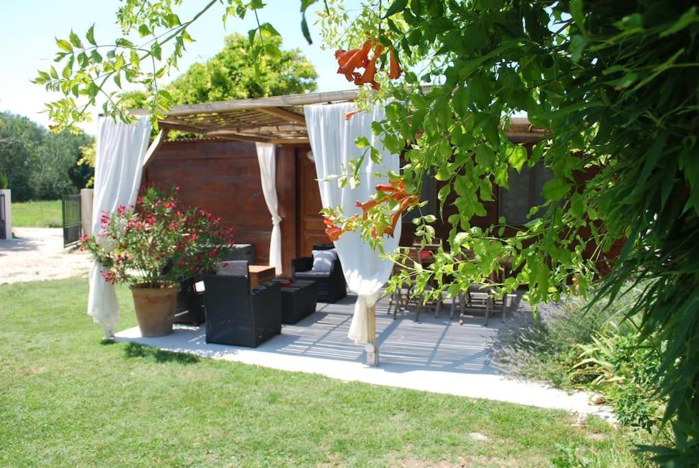 Le Cabanon Tendance Du Luberon Merindol Exterior photo